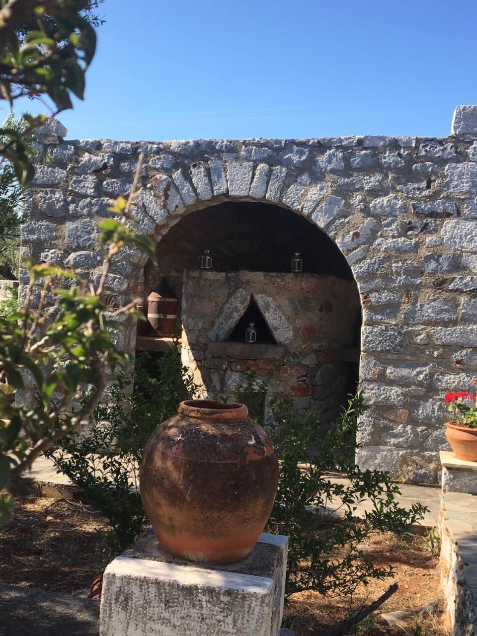 Apartment Charouda Stone Tower Xenonas *