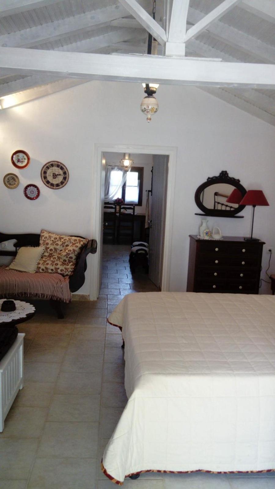 Apartment Charouda Stone Tower Xenonas *